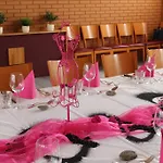 Lowen Hotell *